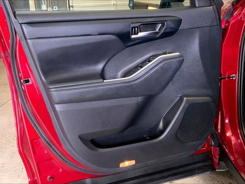 Used 2022 Toyota Highlander XLE image 23
