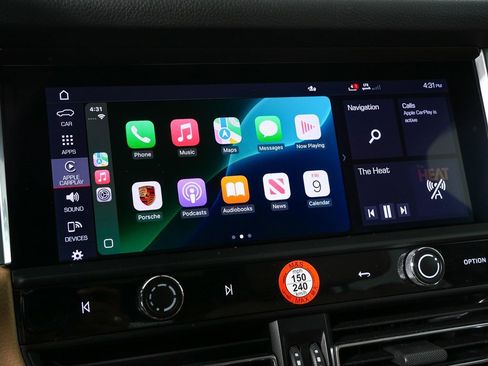 Certified 2025 Porsche Macan image 16