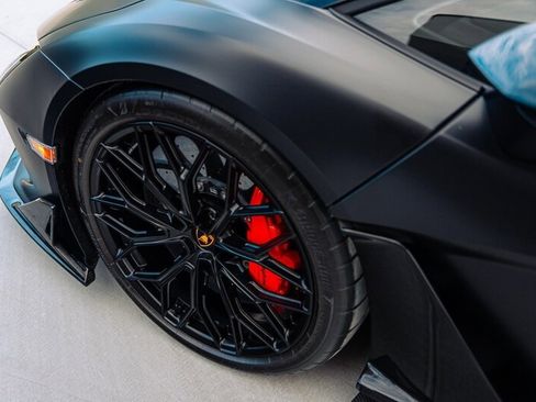 Used 2024 Lamborghini Revuelto image 27