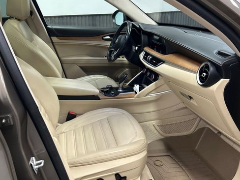 Used 2019 Alfa Romeo Stelvio Ti Lusso w/ Quick Order Package 22X Lusso image 13