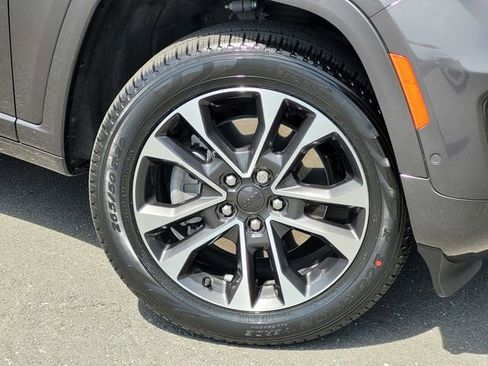Used 2023 Jeep Grand Cherokee Overland w/ Advanced Protech Group III AWD/4WD image 10