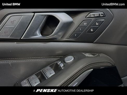 Used 2022 BMW X7 M50i w/ Dynamic Handling Package AWD/4WD image 3