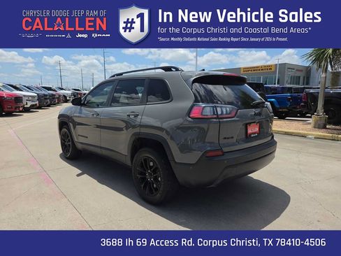 Used 2023 Jeep Cherokee Altitude Lux AWD/4WD image 12