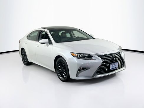 Used 2018 Lexus ES 350 w/ Luxury Package w/Wood Trim image 3