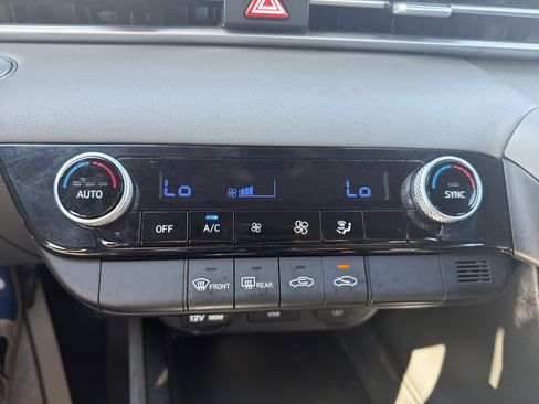Used 2023 Hyundai Elantra SEL FWD image 28