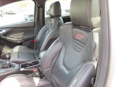 Used 2017 Ford Focus ST w/ Equipment Group 402A image 33