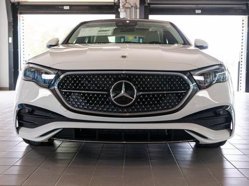 Used 2027 Mercedes-Benz E 450 4MATIC Sedan image 2