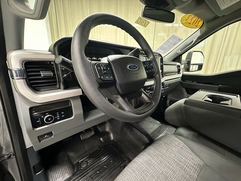 Used 2023 Ford F350 XLT image 27