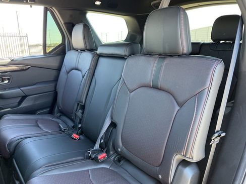 Certified 2025 Honda Pilot Black Edition image 28