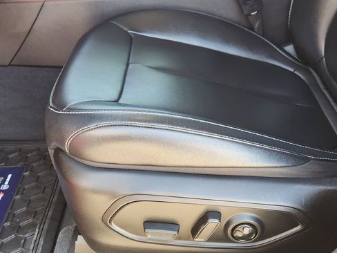 Used 2023 Jeep Grand Cherokee Limited w/ Black Appearance Package image 25