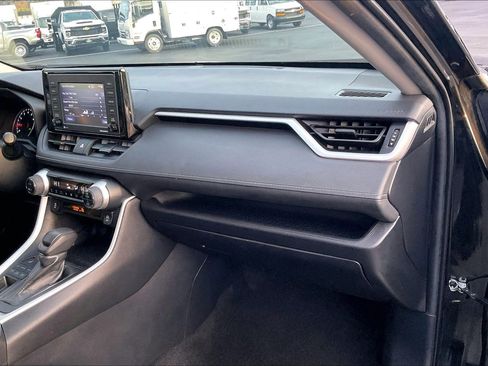 Used 2021 Toyota RAV4 XLE image 16