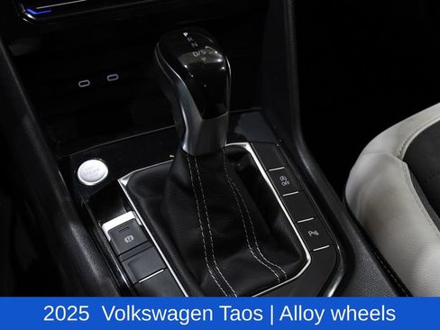 Used 2025 Volkswagen Taos SE FWD image 25