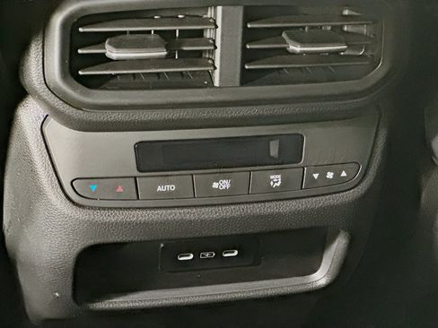 Used 2025 Honda Pilot Touring image 28