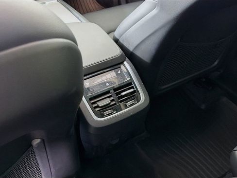 Used 2024 Volvo XC90 B5 Core w/ Protection Package Premier image 28