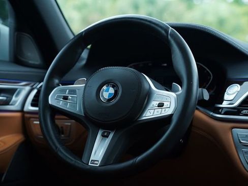 Used 2022 BMW 740i w/ M Sport Package RWD image 30