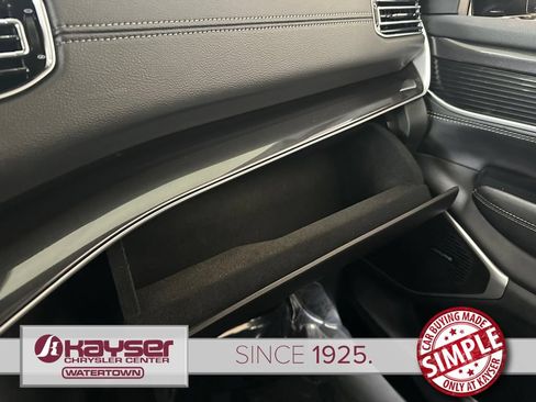 Used 2024 Jeep Wagoneer 4WD w/ Premium Group I image 32
