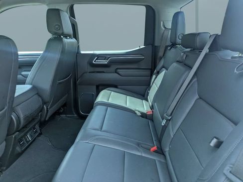 Used 2025 GMC Sierra 1500 SLT AWD/4WD image 12