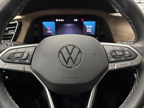 Used 2024 Volkswagen Atlas SE w/ Panoramic Sunroof Package image 17