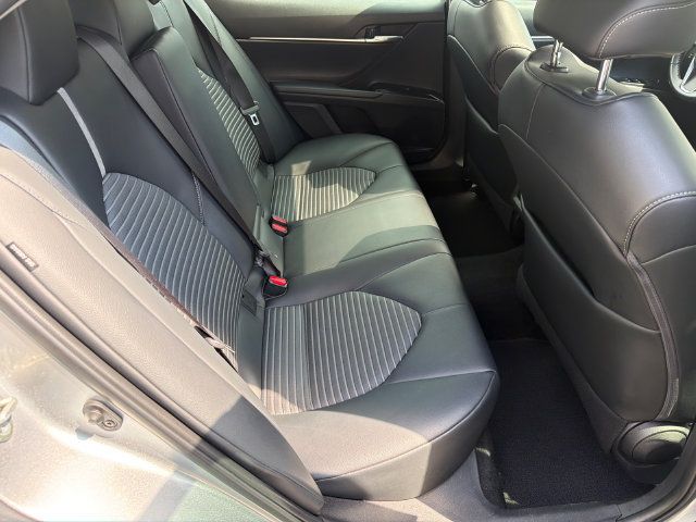 Used 2020 Toyota Camry SE FWD image 16