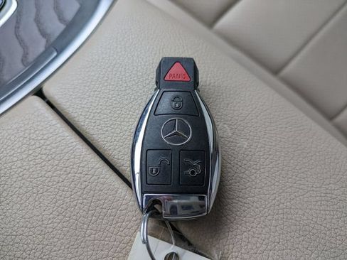 Used 2018 Mercedes-Benz GLC 300 4MATIC image 29
