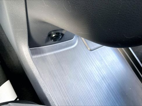 Used 2024 Toyota Sienna XLE image 27