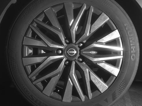 Used 2025 Nissan Altima 2.5 SV FWD image 12