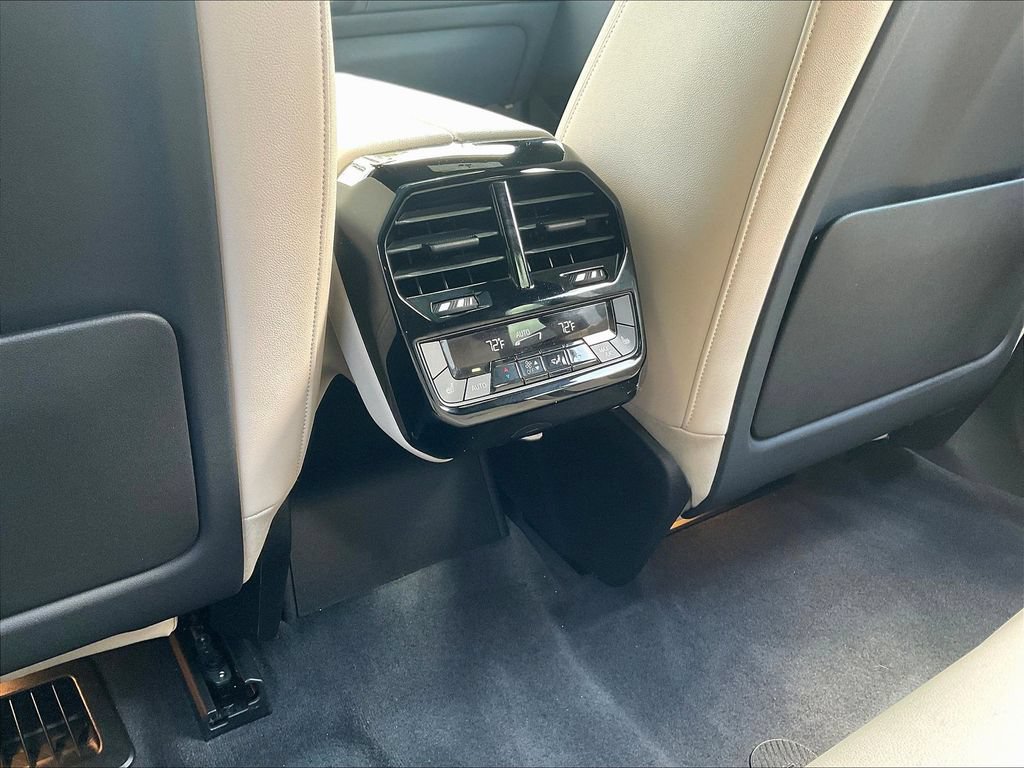Used 2024 BMW iX xDrive50 AWD/4WD image 9