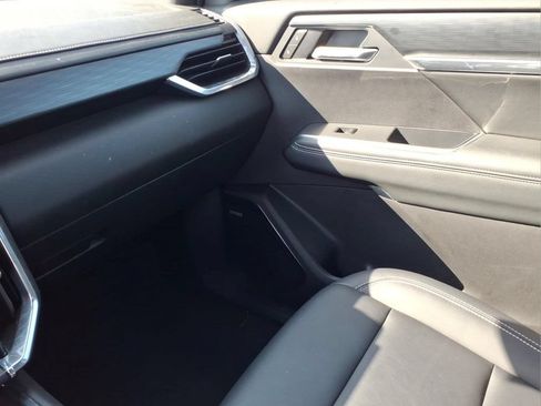 Used 2026 GMC Acadia Elevation w/ Elevation Premium Package AWD/4WD image 23