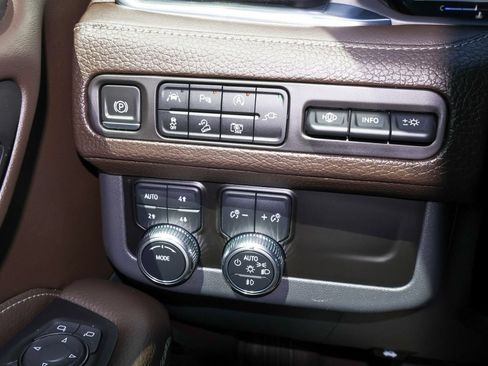 Used 2022 GMC Yukon Denali AWD/4WD image 28