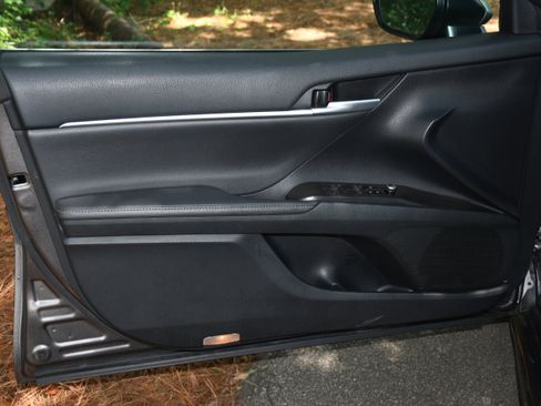 Used 2023 Toyota Camry XSE image 9