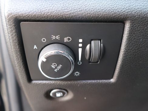 Used 2018 Jeep Grand Cherokee Altitude image 18