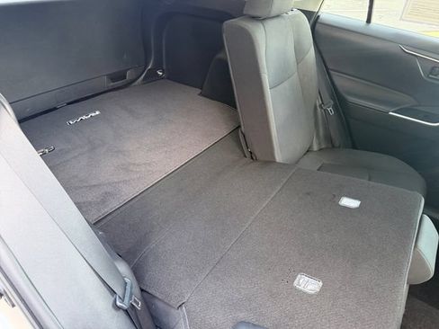 Used 2020 Toyota RAV4 LE w/ Carpet Mat Package AWD/4WD image 13