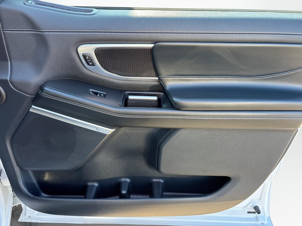 Certified 2025 Ford Expedition Max Platinum w/ Stealth Appearance Package AWD/4WD image 15