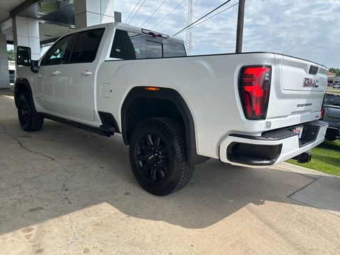 Used 2024 GMC Sierra 2500 AT4 w/ AT4 Premium Plus Package AWD/4WD image 5