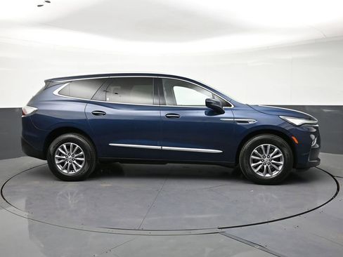 Used 2024 Buick Enclave Essence AWD/4WD image 6