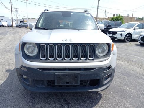 Used 2018 Jeep Renegade Latitude w/ Cold Weather Group AWD/4WD image 4