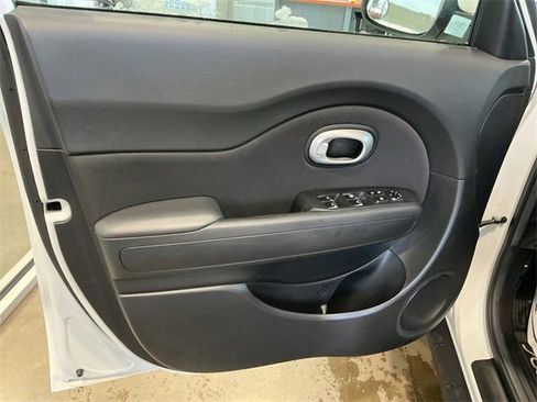 Certified 2018 Kia Soul image 15