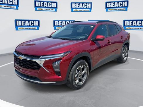 Used 2025 Chevrolet Trax LT w/ LT Convenience Package FWD image 1