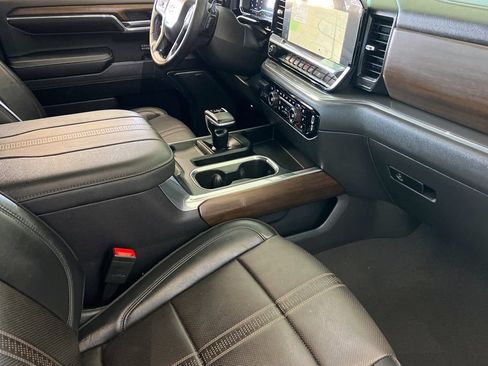 Used 2024 Chevrolet Silverado 1500 High Country w/ Technology Package AWD/4WD image 18