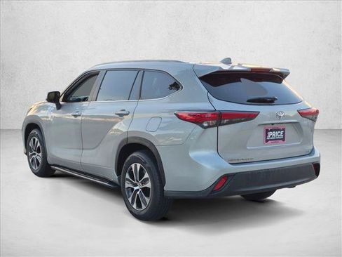 Used 2023 Toyota Highlander XLE FWD image 7