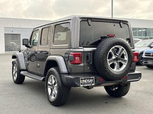 Used 2018 Jeep Wrangler Unlimited Sahara AWD/4WD image 5