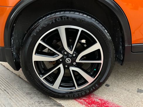 Used 2019 Nissan Rogue SL w/ Premium Package image 9