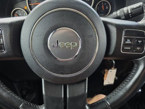 Used 2017 Jeep Wrangler Unlimited Sahara image 15