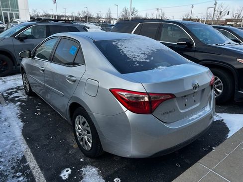 Used 2017 Toyota Corolla LE image 3