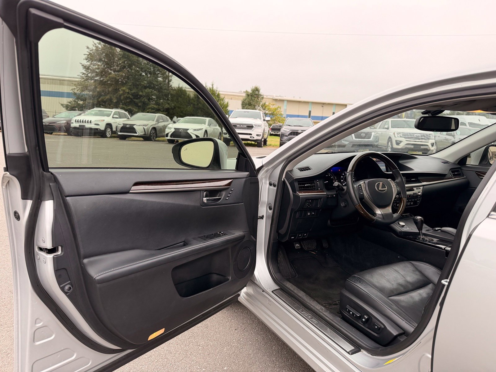 Used 2014 Lexus ES 350 w/ Luxury Package FWD image 14