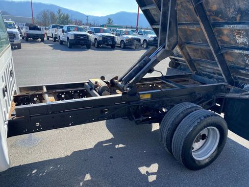 Used 2005 Ford F350 165 W.B. 2D image 22