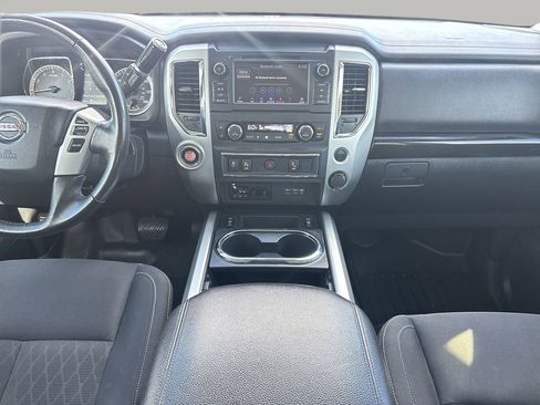 Used 2019 Nissan Titan SV w/ SV Convenience Package image 15