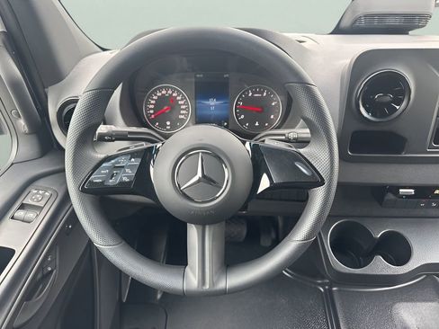 Used 2025 Mercedes-Benz Sprinter 2500 image 12