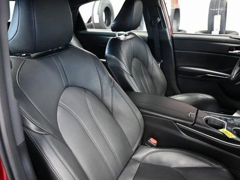 Used 2022 Toyota Avalon XLE image 9