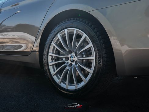 Used 2018 BMW 530i xDrive image 12